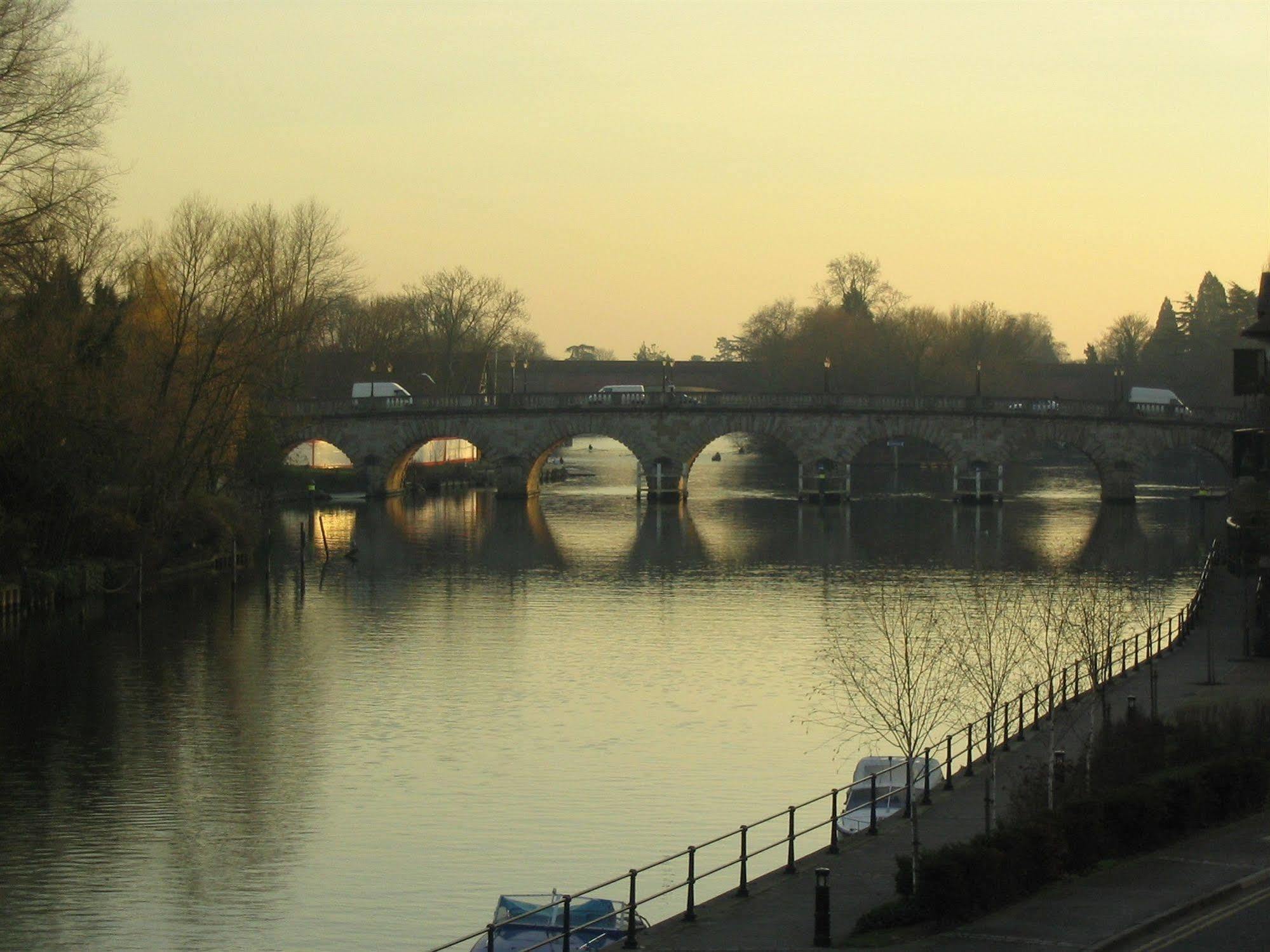 Uno Hotel Thames Maidenhead Exterior foto